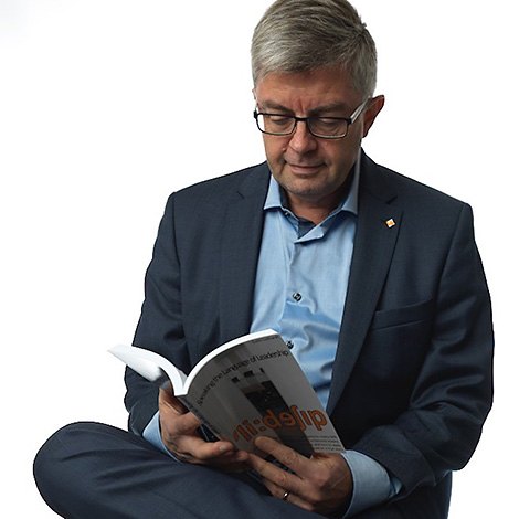 Coach Colin reading from his book (470x470px) The Journey as a-Book